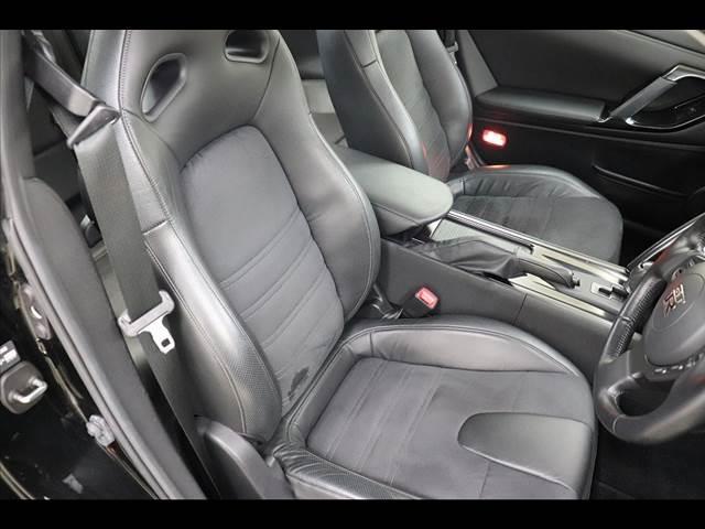 GT-R Pure edition 禁煙車 BOSEサウンドシステム ワンオーナーハーフレザー ブレンボブレーキ バックカメラ ETC リアウイング HIDオートライト スマートキー(10枚目)