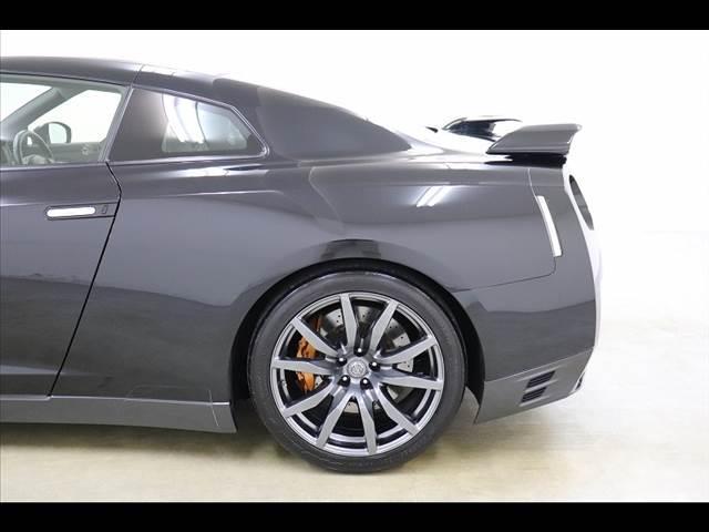 GT-R Pure edition 禁煙車 BOSEサウンドシステム ワンオーナーハーフレザー ブレンボブレーキ バックカメラ ETC リアウイング HIDオートライト スマートキー(23枚目)