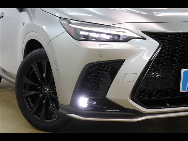 ＮＸ ＮＸ３５０ｈ　Ｆ　ＳＰＯＲＴ　サンルーフ　全方位カメラ　ＢＳ　パノラマサンルーフ　赤革シート　ベンチレーション　パノラミックビューモニター　ＢＳＭ　レーダークルーズ　デジタルインナーミラー　パワーバックドア　禁煙車　クリアランスソナー　フルセグＴＶ　ＡＣ１００Ｖ（57枚目）