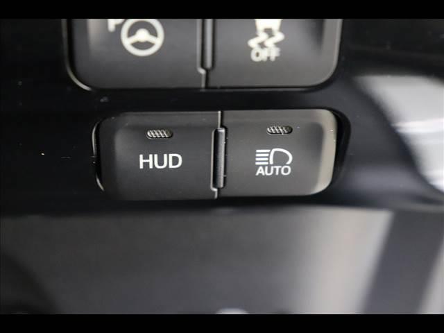 プリウス S “Safety Plus” レーダクルーズ レーダークルーズ クリアランスソナー LEDオートライト レザーハンドル 純正ナビ TV バックカメラ HUD スマートキー プッシュスタート ETC 純正アルミ 禁煙車 純正アルミ(5枚目)