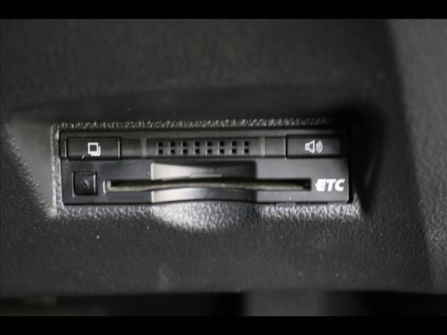 プリウス S “Safety Plus” レーダクルーズ レーダークルーズ クリアランスソナー LEDオートライト レザーハンドル 純正ナビ TV バックカメラ HUD スマートキー プッシュスタート ETC 純正アルミ 禁煙車 純正アルミ(6枚目)