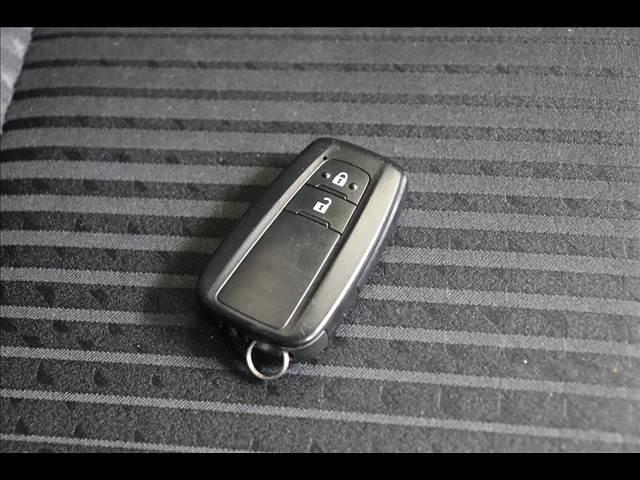 プリウス S “Safety Plus” レーダクルーズ レーダークルーズ クリアランスソナー LEDオートライト レザーハンドル 純正ナビ TV バックカメラ HUD スマートキー プッシュスタート ETC 純正アルミ 禁煙車 純正アルミ(7枚目)