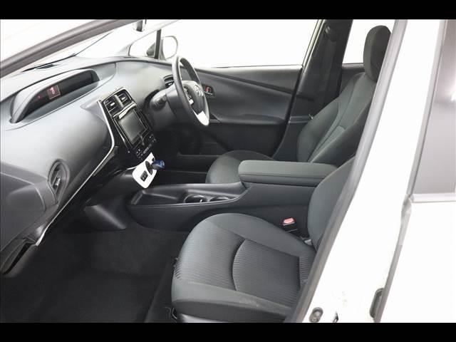 プリウス S “Safety Plus” レーダクルーズ レーダークルーズ クリアランスソナー LEDオートライト レザーハンドル 純正ナビ TV バックカメラ HUD スマートキー プッシュスタート ETC 純正アルミ 禁煙車 純正アルミ(12枚目)