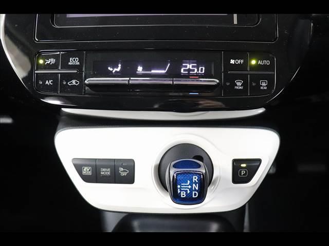 プリウス S “Safety Plus” レーダクルーズ レーダークルーズ クリアランスソナー LEDオートライト レザーハンドル 純正ナビ TV バックカメラ HUD スマートキー プッシュスタート ETC 純正アルミ 禁煙車 純正アルミ(34枚目)