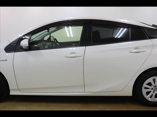 プリウス S “Safety Plus” レーダクルーズ レーダークルーズ クリアランスソナー LEDオートライト レザーハンドル 純正ナビ TV バックカメラ HUD スマートキー プッシュスタート ETC 純正アルミ 禁煙車 純正アルミ(49枚目)