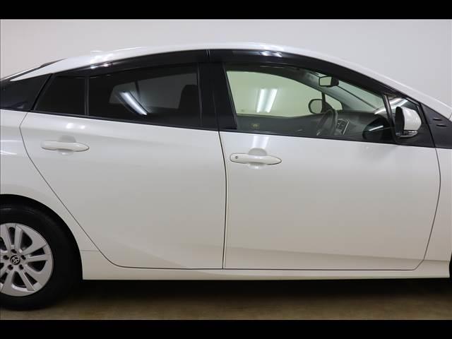 プリウス S “Safety Plus” レーダクルーズ レーダークルーズ クリアランスソナー LEDオートライト レザーハンドル 純正ナビ TV バックカメラ HUD スマートキー プッシュスタート ETC 純正アルミ 禁煙車 純正アルミ(55枚目)