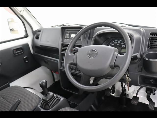 ４ＷＤ　５ＭＴ　荷台作業灯　ＣＤオーディオ　キーレス　エアコン　パワーウインドウ　パワステ　禁煙車　レーダークルーズコントロール　集中ドアロック　デフロック　フォグ