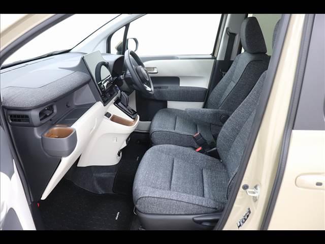 シエンタ ＨＹＢＲＩＤ　Ｚ　７人　後席モニター　全周囲カメラ　ＢＳＭ　１０．５型ナビ　後席フリップダウンモニター　全周囲カメラ　ＢＳＭ　両側パワースライド　シートヒーター　ステアリングヒーター　禁煙車　フルセグＴＶ　クリアランスソナー　ＥＴＣ　ハイブリッド（11枚目）