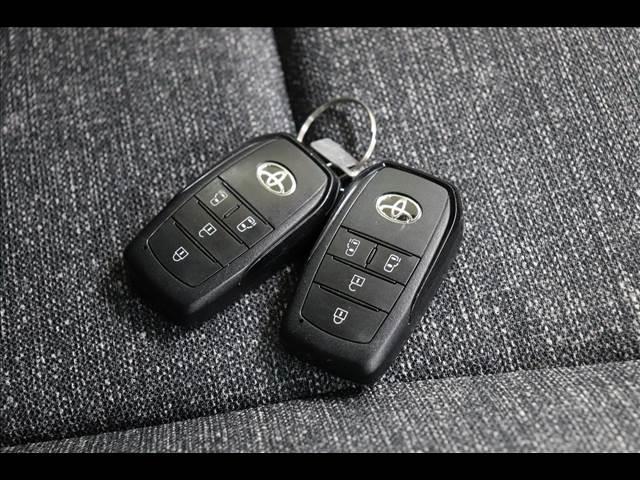 シエンタ ＨＹＢＲＩＤ　Ｚ　７人　後席モニター　全周囲カメラ　ＢＳＭ　１０．５型ナビ　後席フリップダウンモニター　全周囲カメラ　ＢＳＭ　両側パワースライド　シートヒーター　ステアリングヒーター　禁煙車　フルセグＴＶ　クリアランスソナー　ＥＴＣ　ハイブリッド（36枚目）