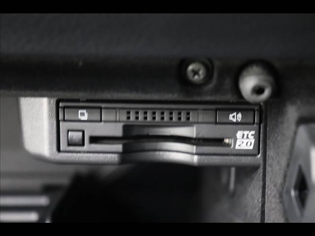 IS IS300h F SPORT 黒革 サンルーフ レダクル サンルーフ 黒革シート ベンチレーション レーダークルーズ クリアランスソナー 禁煙車 フルセグTV Bluetooth バックカメラ ETC LEDオートライト スマートキー(7枚目)