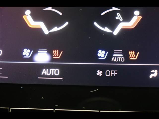 サンルーフ　ＢＳＭ　全周囲カメラ　ベンチレーション　ステアリングヒーター　黒革調シート　ハイブリッド　ＨＵＤ　前後ドラレコ　クリアランスソナー　レーダークルーズ　禁煙車　デジタルインナーミラー