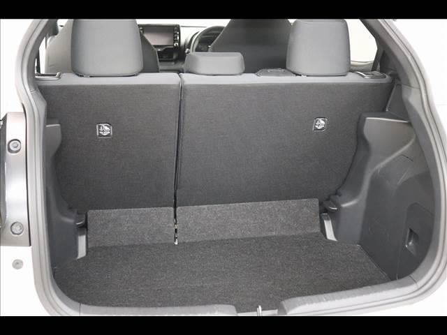 ヤリス Ｘ　スマートキー　バックカメラ　セーフティセンス　スマートキー　ディスプレイオーディオ　Ｂｌｕｅｔｏｏｔｈ　バックカメラ　クリアランスソナー　禁煙車　衝突被害軽減ブレーキ　オートマチックハイビーム　ステアリングリモコン（14枚目）