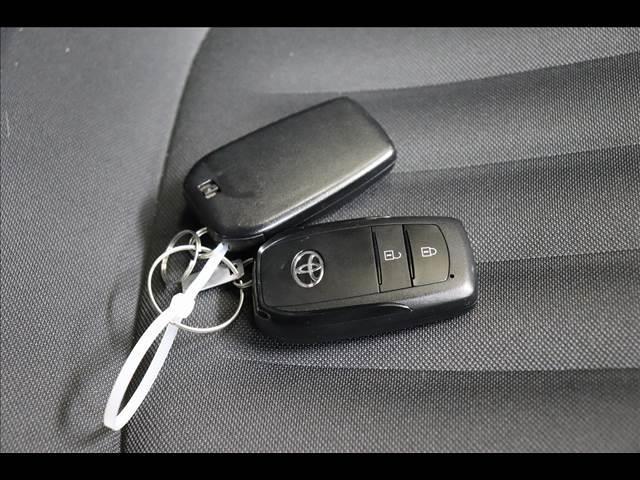 ヤリス Ｘ　スマートキー　バックカメラ　セーフティセンス　スマートキー　ディスプレイオーディオ　Ｂｌｕｅｔｏｏｔｈ　バックカメラ　クリアランスソナー　禁煙車　衝突被害軽減ブレーキ　オートマチックハイビーム　ステアリングリモコン（32枚目）