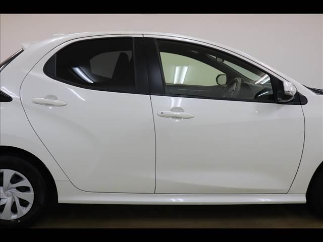 ヤリス Ｘ　スマートキー　バックカメラ　セーフティセンス　スマートキー　ディスプレイオーディオ　Ｂｌｕｅｔｏｏｔｈ　バックカメラ　クリアランスソナー　禁煙車　衝突被害軽減ブレーキ　オートマチックハイビーム　ステアリングリモコン（55枚目）