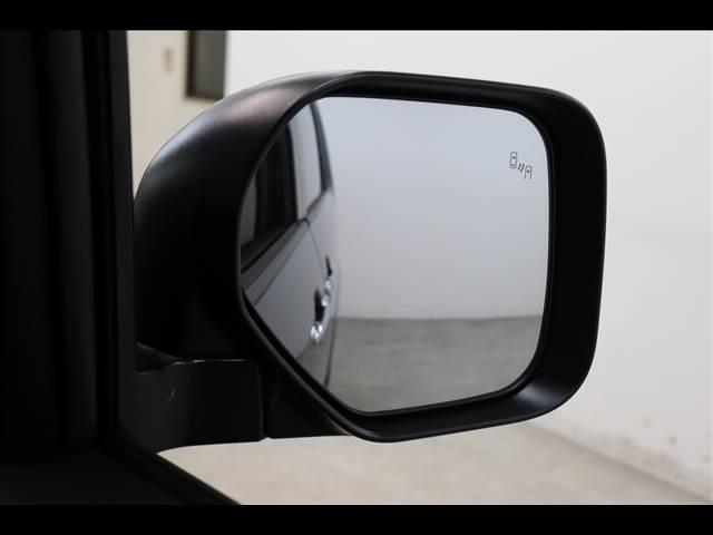 デリカＤ：５ Ｐ　７人　オートステップ　ＢＳＷ　全周囲カメラ　登録済未使用車　オートステップ　ＢＳＷ　アダプティブクルーズ　パワーバックドア　両側パワースライド　全周囲カメラ　ＬＥＤオートライト　ディーゼルターボ　４ＷＤ　禁煙車　シートヒーター　７人乗り（4枚目）