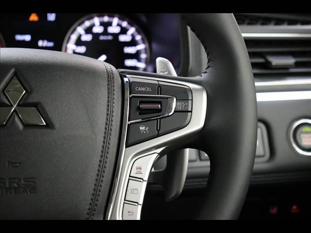 デリカＤ：５ Ｐ　７人　オートステップ　ＢＳＷ　全周囲カメラ　登録済未使用車　オートステップ　ＢＳＷ　アダプティブクルーズ　パワーバックドア　両側パワースライド　全周囲カメラ　ＬＥＤオートライト　ディーゼルターボ　４ＷＤ　禁煙車　シートヒーター　７人乗り（5枚目）