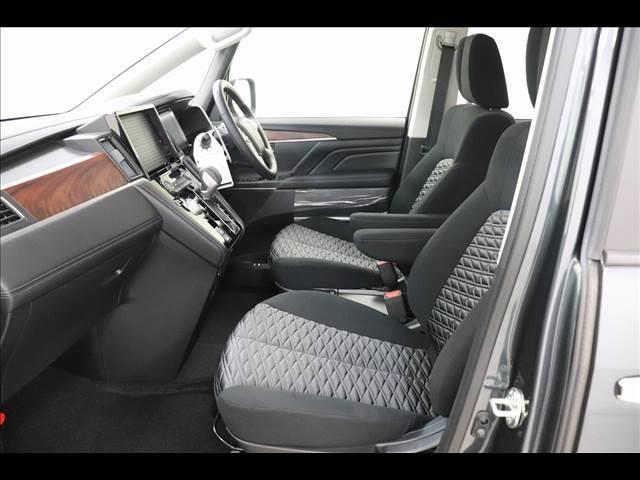 デリカＤ：５ Ｐ　７人　オートステップ　ＢＳＷ　全周囲カメラ　登録済未使用車　オートステップ　ＢＳＷ　アダプティブクルーズ　パワーバックドア　両側パワースライド　全周囲カメラ　ＬＥＤオートライト　ディーゼルターボ　４ＷＤ　禁煙車　シートヒーター　７人乗り（11枚目）