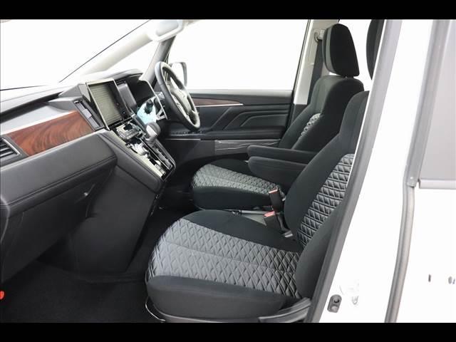 デリカＤ：５ Ｐ　７人オートステップ　ＢＳＷ　全周囲カメラ　登録済未使用車　オートステップ　ＢＳＷ　アダプティブクルーズ　パワーバックドア　両側パワースライド　全周囲カメラ　ＬＥＤオートライト　ディーゼルターボ　４ＷＤ　禁煙車　シートヒーター　７人乗り（11枚目）