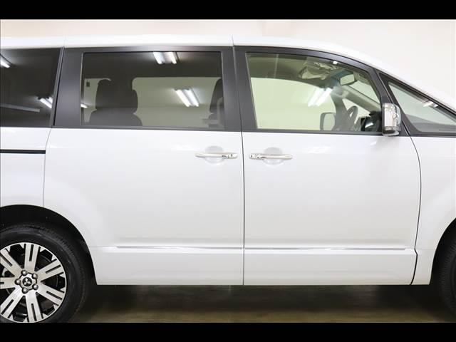 デリカＤ：５ Ｐ　７人オートステップ　ＢＳＷ　全周囲カメラ　登録済未使用車　オートステップ　ＢＳＷ　アダプティブクルーズ　パワーバックドア　両側パワースライド　全周囲カメラ　ＬＥＤオートライト　ディーゼルターボ　４ＷＤ　禁煙車　シートヒーター　７人乗り（55枚目）