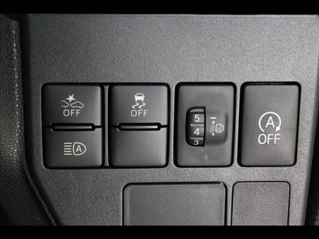 ハイゼットカーゴ デラックスＳＡＩＩＩ　ＬＥＤオートライト　衝突被害軽減ブレーキ　踏み間違い防止アシスト　アイドリングストップ　ＬＥＤライト　キーレスキー　純正ラジオ　オートハイビーム　ＡＢＳ　Ｗエアバック　禁煙車　プライバシーガラス　ドラレコ（4枚目）