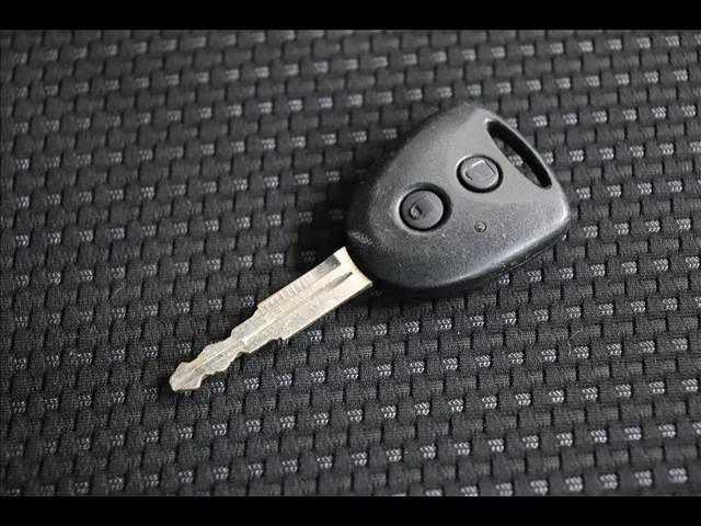 ハイゼットカーゴ デラックスＳＡＩＩＩ　ＬＥＤオートライト　衝突被害軽減ブレーキ　踏み間違い防止アシスト　アイドリングストップ　ＬＥＤライト　キーレスキー　純正ラジオ　オートハイビーム　ＡＢＳ　Ｗエアバック　禁煙車　プライバシーガラス　ドラレコ（5枚目）