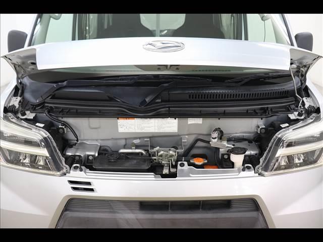 ハイゼットカーゴ デラックスＳＡＩＩＩ　ＬＥＤオートライト　衝突被害軽減ブレーキ　踏み間違い防止アシスト　アイドリングストップ　ＬＥＤライト　キーレスキー　純正ラジオ　オートハイビーム　ＡＢＳ　Ｗエアバック　禁煙車　プライバシーガラス　ドラレコ（23枚目）