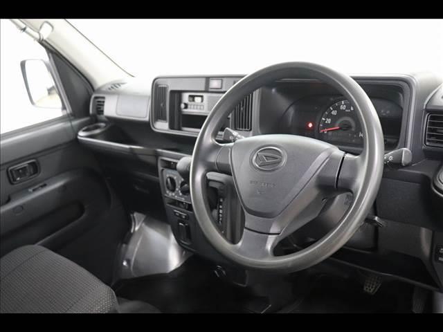 ハイゼットカーゴ デラックスＳＡＩＩＩ　ＬＥＤオートライト　衝突被害軽減ブレーキ　踏み間違い防止アシスト　アイドリングストップ　ＬＥＤライト　キーレスキー　純正ラジオ　オートハイビーム　ＡＢＳ　Ｗエアバック　禁煙車　プライバシーガラス　ドラレコ（29枚目）