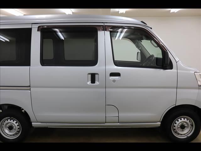 ハイゼットカーゴ デラックスＳＡＩＩＩ　ＬＥＤオートライト　衝突被害軽減ブレーキ　踏み間違い防止アシスト　アイドリングストップ　ＬＥＤライト　キーレスキー　純正ラジオ　オートハイビーム　ＡＢＳ　Ｗエアバック　禁煙車　プライバシーガラス　ドラレコ（55枚目）