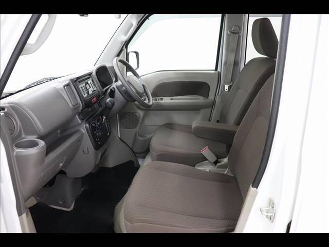 エブリイ ジョインターボ　前後ブレーキサポート　キーレスキー　前後ドラレコ　純正ＣＤオーディオ　ＡＢＳ　Ｗエアバック　プライバシーガラス　禁煙車　オートライト　アームレスト　Ｐセンサー　オーバーヘッドコンソール（12枚目）