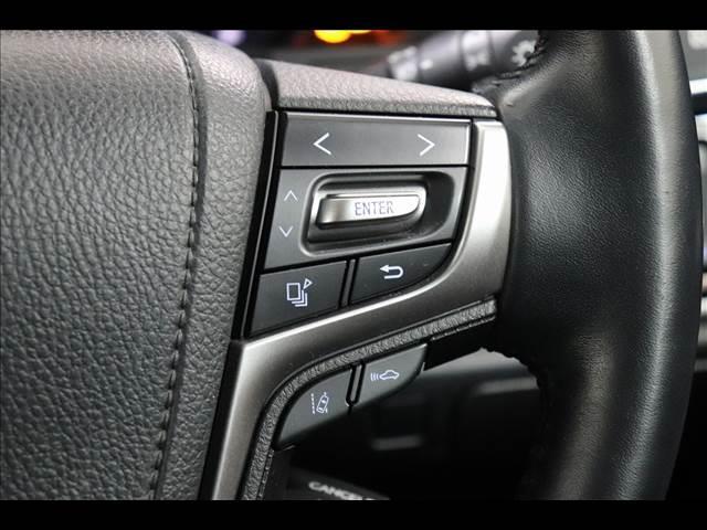 クラウンハイブリッド ロイヤルサルーン　レーダークルーズ　シートヒーター　プリクラッシュセーフティ　レーダークルーズ　純正ナビ　フルセグＴＶ　Ｂｌｕｅｔｏｏｔｈ　バックカメラ　ＥＴＣ　クリアランスソナー　禁煙車　シートヒーター　ステアリングヒーター　ハイブリッド（3枚目）