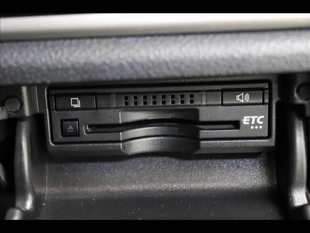 クラウンハイブリッド ロイヤルサルーン　レーダークルーズ　シートヒーター　プリクラッシュセーフティ　レーダークルーズ　純正ナビ　フルセグＴＶ　Ｂｌｕｅｔｏｏｔｈ　バックカメラ　ＥＴＣ　クリアランスソナー　禁煙車　シートヒーター　ステアリングヒーター　ハイブリッド（7枚目）