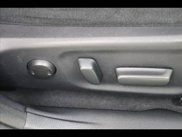 クラウンハイブリッド ロイヤルサルーン　レーダークルーズ　シートヒーター　プリクラッシュセーフティ　レーダークルーズ　純正ナビ　フルセグＴＶ　Ｂｌｕｅｔｏｏｔｈ　バックカメラ　ＥＴＣ　クリアランスソナー　禁煙車　シートヒーター　ステアリングヒーター　ハイブリッド（8枚目）