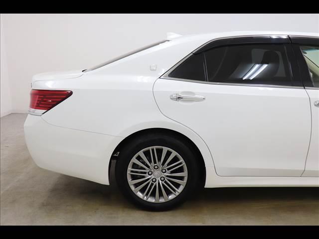 クラウンハイブリッド ロイヤルサルーン　レーダークルーズ　シートヒーター　プリクラッシュセーフティ　レーダークルーズ　純正ナビ　フルセグＴＶ　Ｂｌｕｅｔｏｏｔｈ　バックカメラ　ＥＴＣ　クリアランスソナー　禁煙車　シートヒーター　ステアリングヒーター　ハイブリッド（54枚目）