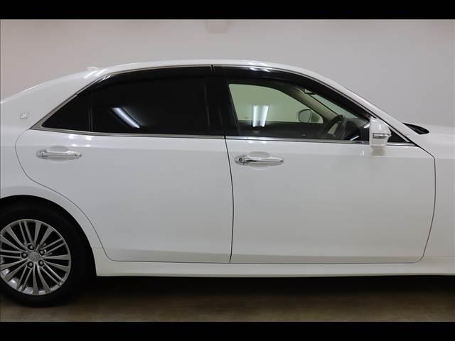 クラウンハイブリッド ロイヤルサルーン　レーダークルーズ　シートヒーター　プリクラッシュセーフティ　レーダークルーズ　純正ナビ　フルセグＴＶ　Ｂｌｕｅｔｏｏｔｈ　バックカメラ　ＥＴＣ　クリアランスソナー　禁煙車　シートヒーター　ステアリングヒーター　ハイブリッド（55枚目）