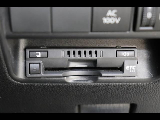 アクア Ｇ　全周囲カメラ　ＢＳＭ　ＡＣＣ　全周囲カメラ　純正ナビ　レーダークルーズ　レーンキープアシスト　クリアランスソナー　ＥＴＣ　ＬＥＤヘッドライト　ディスプレイオーディオ　ＢＳＭ　スマートキー　ハイブリッド（7枚目）