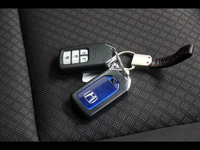 フリードハイブリッド ＨＹＢＲＩＤ　Ｇ　Ｈｏｎｄａ　ＳＥＮＳＩＮＧ　７人乗り　レーダークルーズ　両側パワースライドドア　シートヒーター　純正９型ナビ　フルセグＴＶ　バックカメラ　スマートキー　ＬＥＤオートライト　禁煙車　Ｂｌｕｅｔｏｏｔｈ　ＥＴＣ　衝突被害軽減ブレーキ（8枚目）