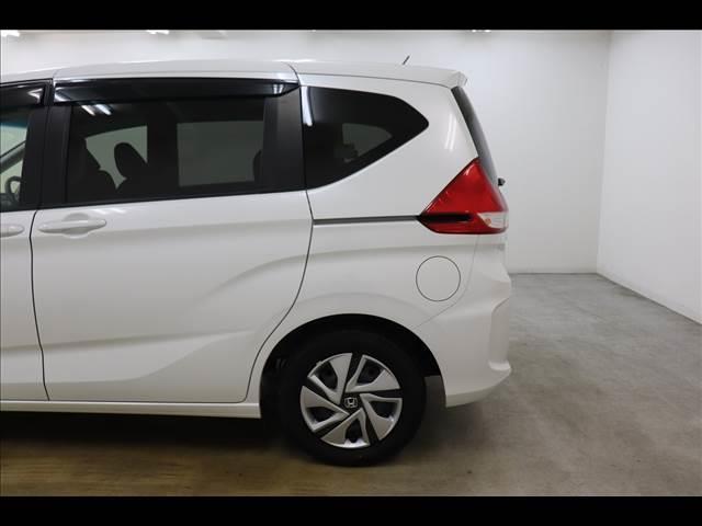 フリードハイブリッド ＨＹＢＲＩＤ　Ｇ　Ｈｏｎｄａ　ＳＥＮＳＩＮＧ　７人乗り　レーダークルーズ　両側パワースライドドア　シートヒーター　純正９型ナビ　フルセグＴＶ　バックカメラ　スマートキー　ＬＥＤオートライト　禁煙車　Ｂｌｕｅｔｏｏｔｈ　ＥＴＣ　衝突被害軽減ブレーキ（50枚目）