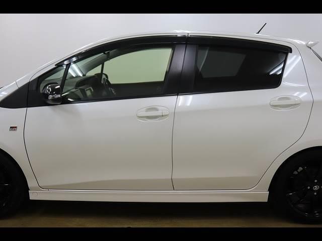 ヴィッツ ＧＲ　ＳＰＯＲＴ　“ＧＲ”　５ＭＴ　社外マフラー　５速ＭＴ　社外マフラー　トヨタセーフティセンス　純正７型ナビ　ＴＶ　Ｂｌｕｅｔｏｏｔｈ　バックカメラ　ＥＴＣ　ＬＥＤオートライト　前ドラレコ　禁煙車　スマートキー（49枚目）