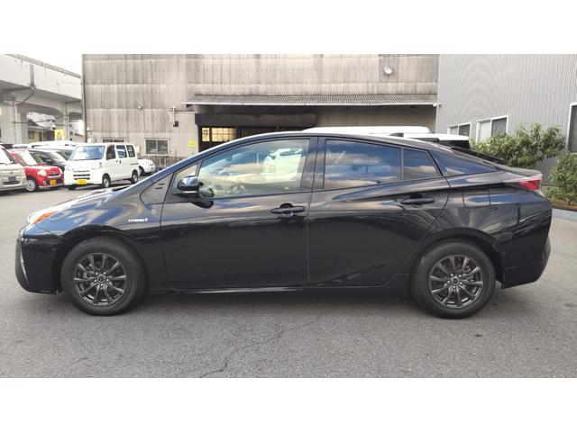 プリウス Sセーフティプラス メモリーナビ・フルセグ・CD/DVD再生・Bluetooth・バックカメラ・オートクルーズ・社外アルミ15インチ・LEDライト・フォグ・オートライト・オートハイビーム・スマートキー・プッシュスタート(4枚目)