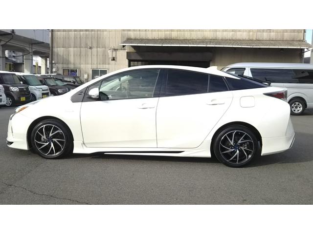 プリウス Ｓ　衝突被害軽減システム　９インチナビ・モデリスタエアロ・モデリスタアルミホイール・フルセグ・ＣＤ／ＤＶＤ再生・Ｂｌｕｅｔｏｏｔｈ・バックカメラ・ＥＴＣ・ドラレコ前後・ＬＥＤライト・フォグ・オートライト・オートハイビーム（5枚目）