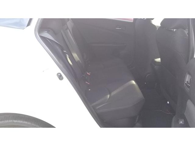 プリウス Ｓ　衝突被害軽減システム　９インチナビ・モデリスタエアロ・モデリスタアルミホイール・フルセグ・ＣＤ／ＤＶＤ再生・Ｂｌｕｅｔｏｏｔｈ・バックカメラ・ＥＴＣ・ドラレコ前後・ＬＥＤライト・フォグ・オートライト・オートハイビーム（27枚目）