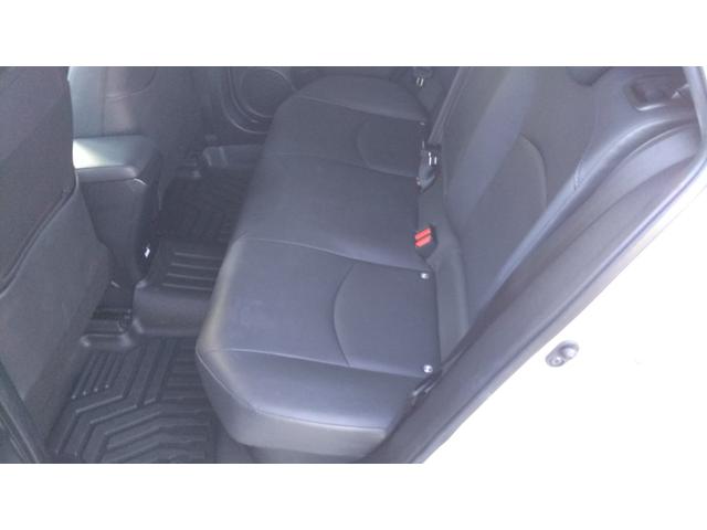 プリウス Ｓツーリングセレクション・ブラックエディション　９インチナビ・フルセグ・ＣＤ／ＤＶＤ再生・Ｂｌｕｅｔｏｏｔｈ・ＥＴＣ・全周囲カメラ・ドラレコ前後・衝突被害軽減システム・車線逸脱警報・１００Ｖ電源・レザー調シート・シートヒーター・ＬＥＤライト（27枚目）