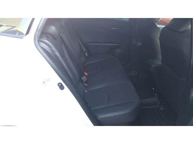 プリウス Ｓツーリングセレクション・ブラックエディション　９インチナビ・フルセグ・ＣＤ／ＤＶＤ再生・Ｂｌｕｅｔｏｏｔｈ・ＥＴＣ・全周囲カメラ・ドラレコ前後・衝突被害軽減システム・車線逸脱警報・１００Ｖ電源・レザー調シート・シートヒーター・ＬＥＤライト（28枚目）