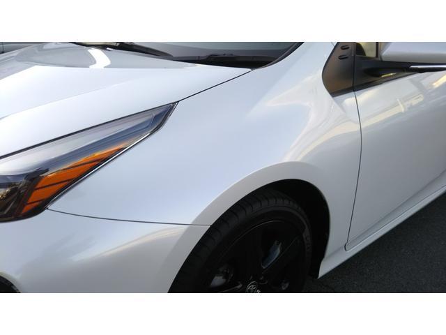 プリウス Ｓツーリングセレクション・ブラックエディション　９インチナビ・フルセグ・ＣＤ／ＤＶＤ再生・Ｂｌｕｅｔｏｏｔｈ・ＥＴＣ・全周囲カメラ・ドラレコ前後・衝突被害軽減システム・車線逸脱警報・１００Ｖ電源・レザー調シート・シートヒーター・ＬＥＤライト（52枚目）