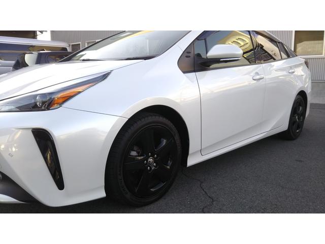 プリウス Ｓツーリングセレクション・ブラックエディション　９インチナビ・フルセグ・ＣＤ／ＤＶＤ再生・Ｂｌｕｅｔｏｏｔｈ・ＥＴＣ・全周囲カメラ・ドラレコ前後・衝突被害軽減システム・車線逸脱警報・１００Ｖ電源・レザー調シート・シートヒーター・ＬＥＤライト（58枚目）