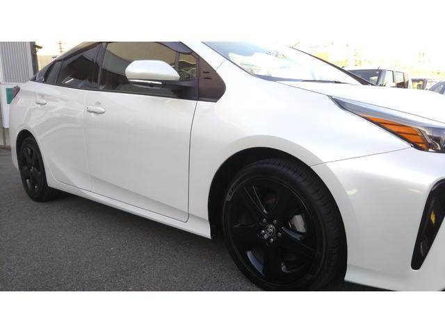 プリウス Ｓツーリングセレクション・ブラックエディション　９インチナビ・フルセグ・ＣＤ／ＤＶＤ再生・Ｂｌｕｅｔｏｏｔｈ・ＥＴＣ・全周囲カメラ・ドラレコ前後・衝突被害軽減システム・車線逸脱警報・１００Ｖ電源・レザー調シート・シートヒーター・ＬＥＤライト（59枚目）