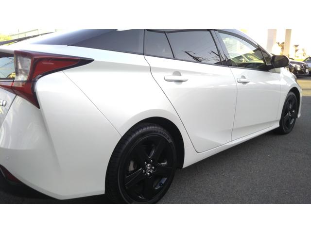 プリウス Ｓツーリングセレクション・ブラックエディション　９インチナビ・フルセグ・ＣＤ／ＤＶＤ再生・Ｂｌｕｅｔｏｏｔｈ・ＥＴＣ・全周囲カメラ・ドラレコ前後・衝突被害軽減システム・車線逸脱警報・１００Ｖ電源・レザー調シート・シートヒーター・ＬＥＤライト（60枚目）