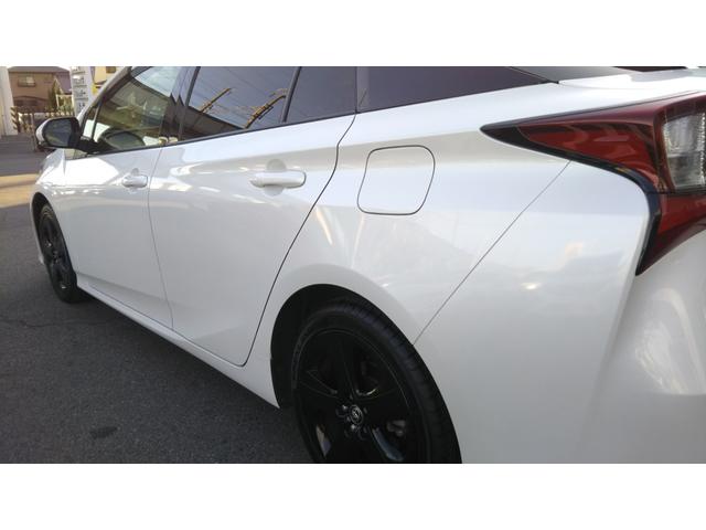 プリウス Ｓツーリングセレクション・ブラックエディション　９インチナビ・フルセグ・ＣＤ／ＤＶＤ再生・Ｂｌｕｅｔｏｏｔｈ・ＥＴＣ・全周囲カメラ・ドラレコ前後・衝突被害軽減システム・車線逸脱警報・１００Ｖ電源・レザー調シート・シートヒーター・ＬＥＤライト（61枚目）