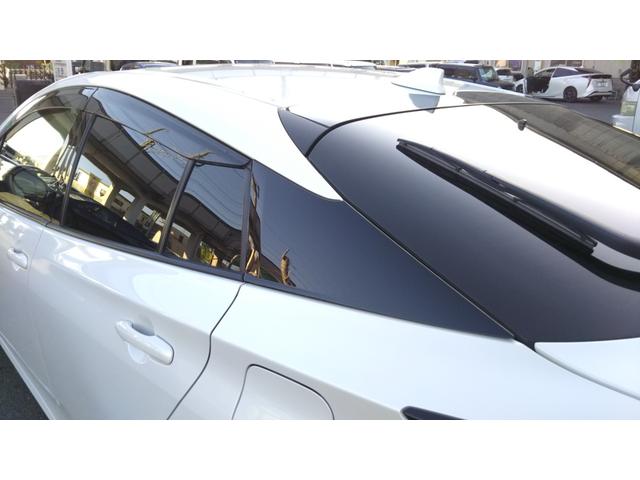 プリウス Ｓツーリングセレクション・ブラックエディション　９インチナビ・フルセグ・ＣＤ／ＤＶＤ再生・Ｂｌｕｅｔｏｏｔｈ・ＥＴＣ・全周囲カメラ・ドラレコ前後・衝突被害軽減システム・車線逸脱警報・１００Ｖ電源・レザー調シート・シートヒーター・ＬＥＤライト（62枚目）