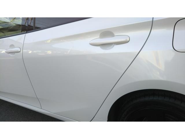 プリウス Ｓツーリングセレクション・ブラックエディション　９インチナビ・フルセグ・ＣＤ／ＤＶＤ再生・Ｂｌｕｅｔｏｏｔｈ・ＥＴＣ・全周囲カメラ・ドラレコ前後・衝突被害軽減システム・車線逸脱警報・１００Ｖ電源・レザー調シート・シートヒーター・ＬＥＤライト（69枚目）